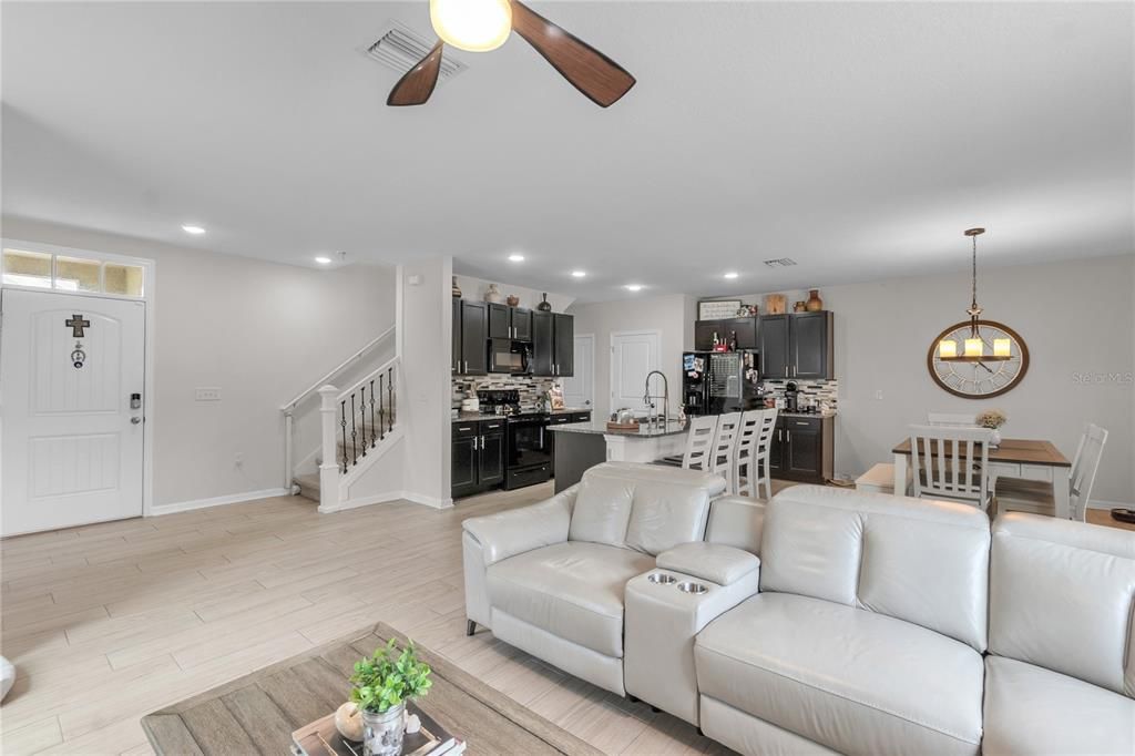 For Sale: $345,000 (3 beds, 2 baths, 1682 Square Feet)