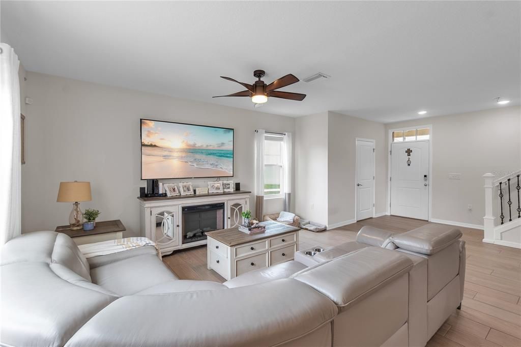 For Sale: $345,000 (3 beds, 2 baths, 1682 Square Feet)