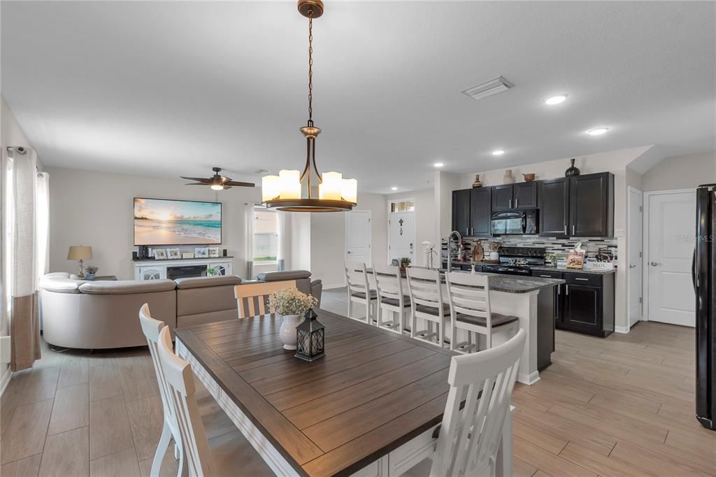 For Sale: $345,000 (3 beds, 2 baths, 1682 Square Feet)