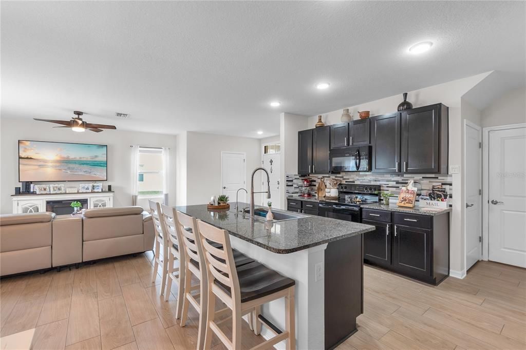 For Sale: $345,000 (3 beds, 2 baths, 1682 Square Feet)