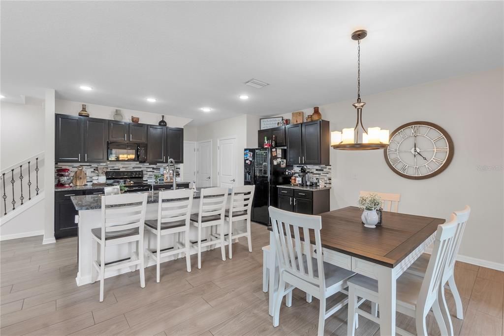 For Sale: $345,000 (3 beds, 2 baths, 1682 Square Feet)