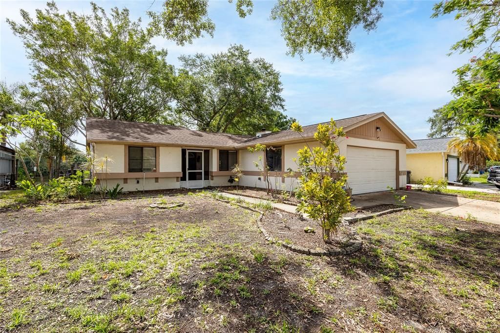 Activo con contrato: $329,000 (3 camas, 2 baños, 1274 Pies cuadrados)