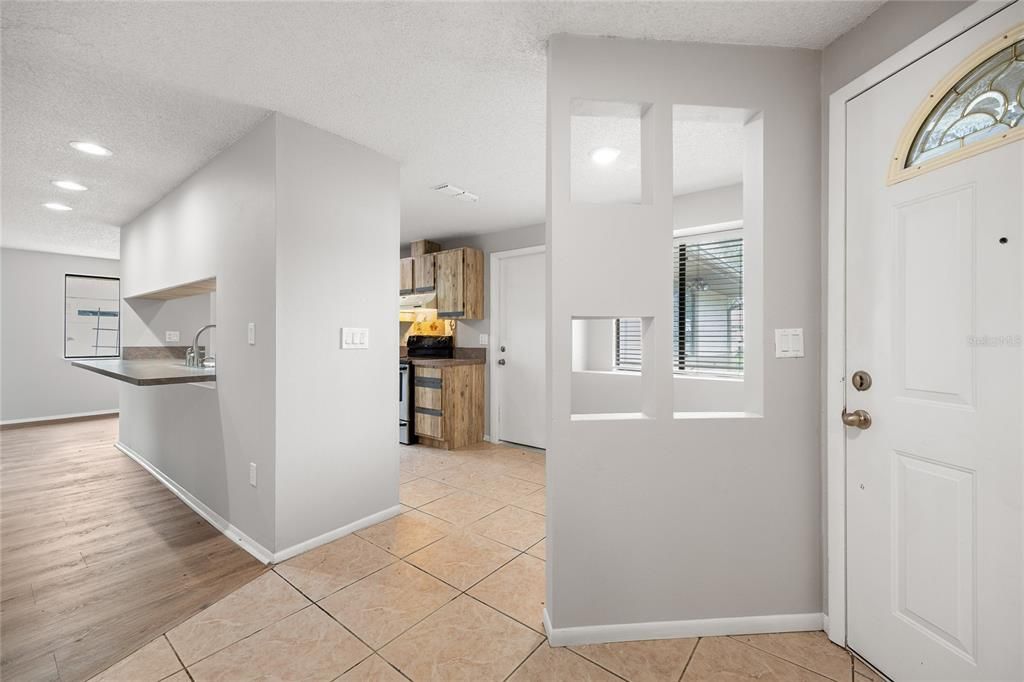 Activo con contrato: $329,000 (3 camas, 2 baños, 1274 Pies cuadrados)