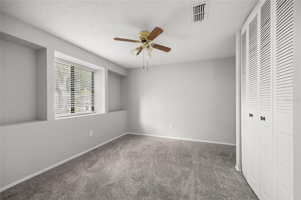 Activo con contrato: $329,000 (3 camas, 2 baños, 1274 Pies cuadrados)