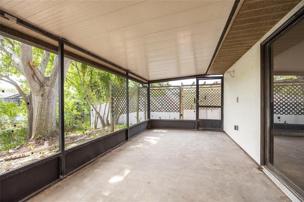 Activo con contrato: $329,000 (3 camas, 2 baños, 1274 Pies cuadrados)