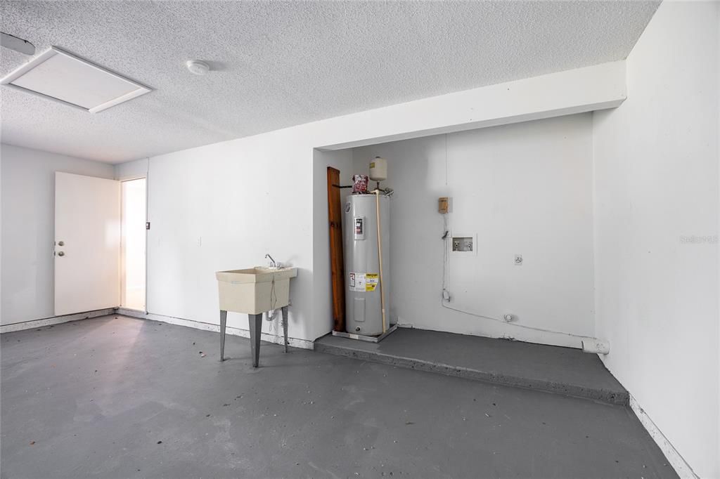 Activo con contrato: $329,000 (3 camas, 2 baños, 1274 Pies cuadrados)