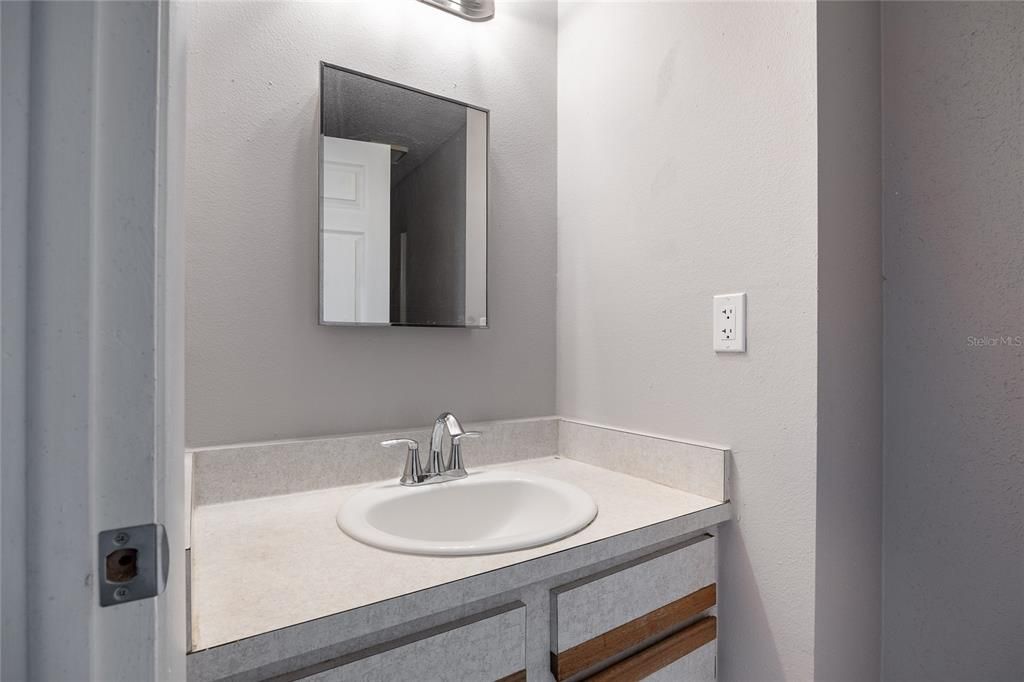 Activo con contrato: $329,000 (3 camas, 2 baños, 1274 Pies cuadrados)