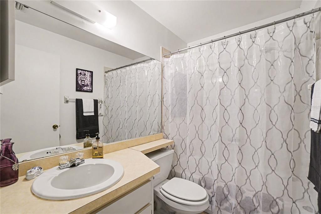 For Sale: $192,000 (2 beds, 2 baths, 1078 Square Feet)