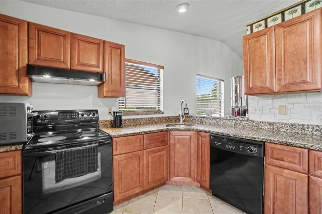 For Sale: $192,000 (2 beds, 2 baths, 1078 Square Feet)