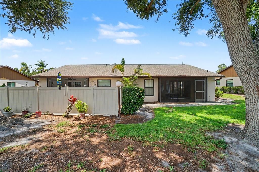 For Sale: $192,000 (2 beds, 2 baths, 1078 Square Feet)