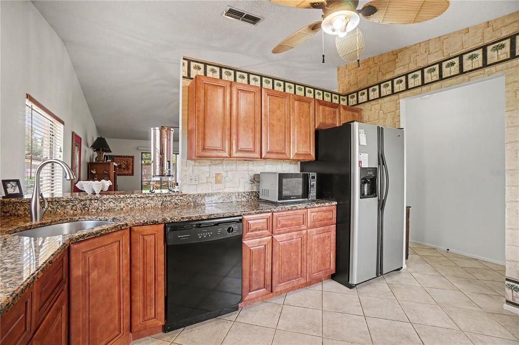 For Sale: $192,000 (2 beds, 2 baths, 1078 Square Feet)