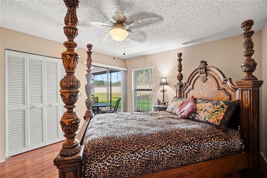For Sale: $192,000 (2 beds, 2 baths, 1078 Square Feet)