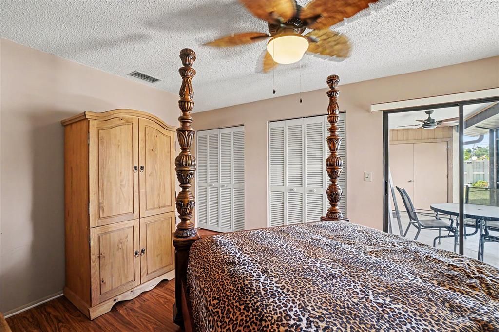 For Sale: $192,000 (2 beds, 2 baths, 1078 Square Feet)
