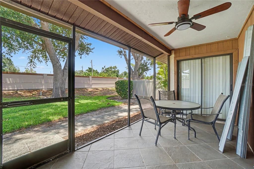 For Sale: $192,000 (2 beds, 2 baths, 1078 Square Feet)