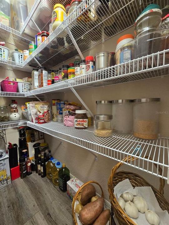 На продажу: $343,000 (4 спален, 2 ванн, 1715 Квадратных фут)