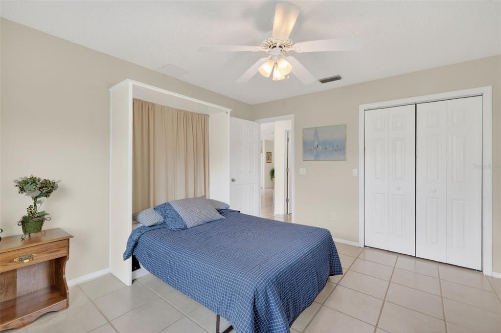 For Sale: $395,000 (3 beds, 3 baths, 1652 Square Feet)