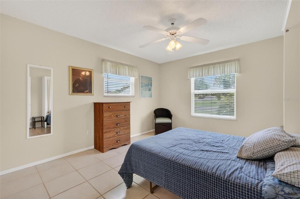 For Sale: $395,000 (3 beds, 3 baths, 1652 Square Feet)