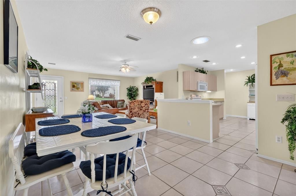 For Sale: $395,000 (3 beds, 3 baths, 1652 Square Feet)