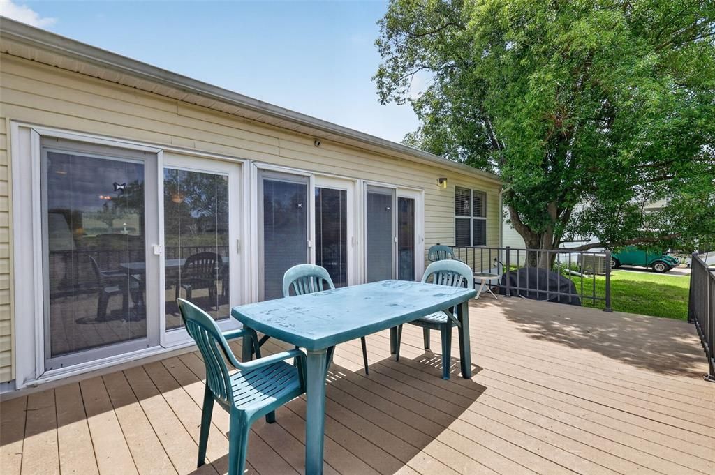 For Sale: $395,000 (3 beds, 3 baths, 1652 Square Feet)