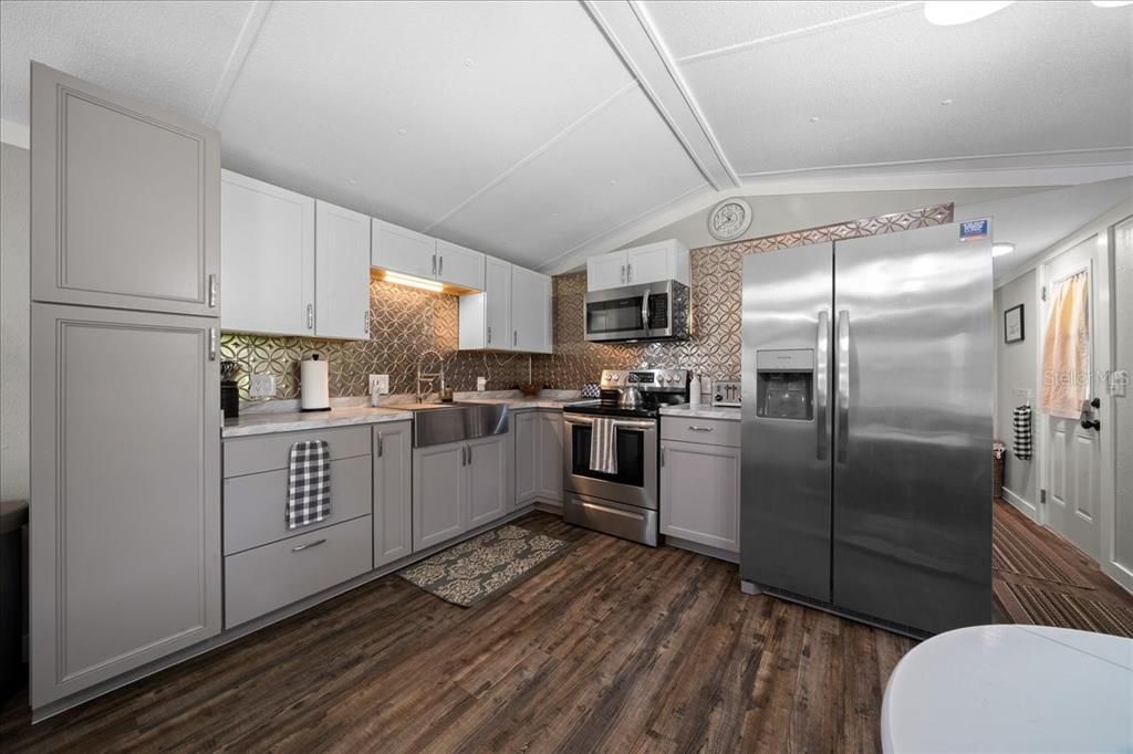For Sale: $499,900 (3 beds, 2 baths, 2320 Square Feet)