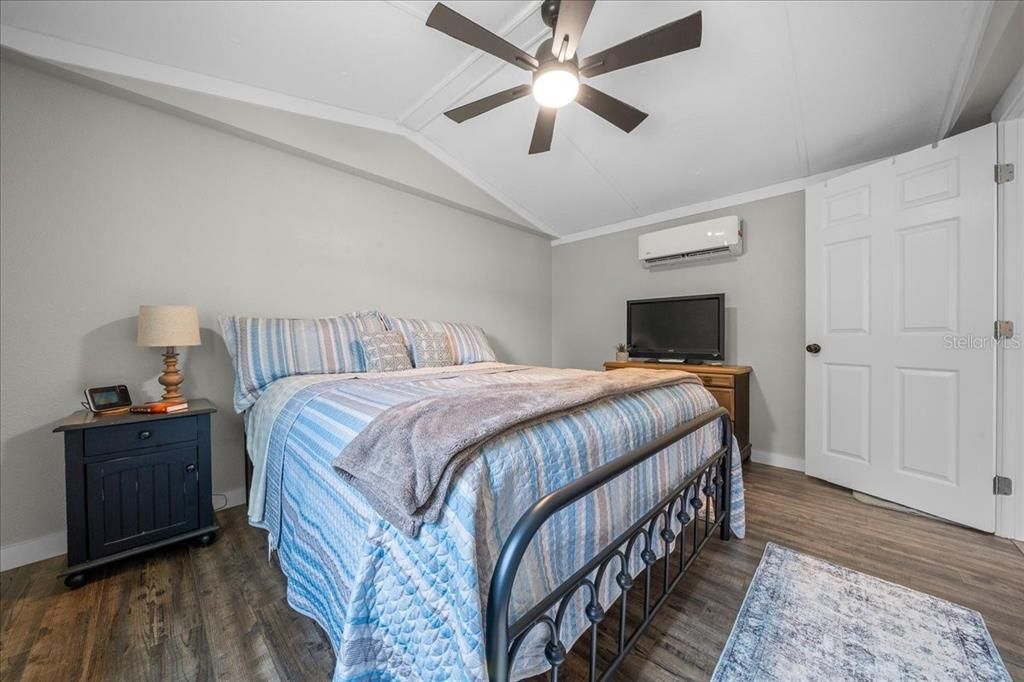For Sale: $499,900 (3 beds, 2 baths, 2320 Square Feet)
