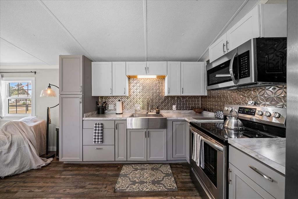 For Sale: $499,900 (3 beds, 2 baths, 2320 Square Feet)