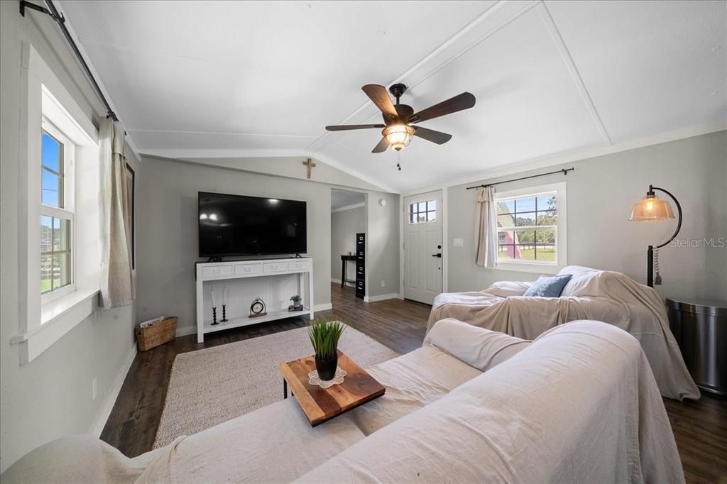 For Sale: $499,900 (3 beds, 2 baths, 2320 Square Feet)