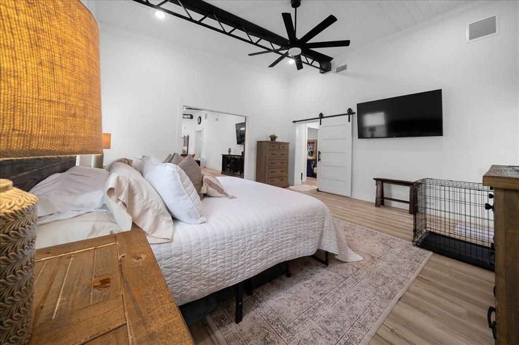 For Sale: $499,900 (3 beds, 2 baths, 2320 Square Feet)
