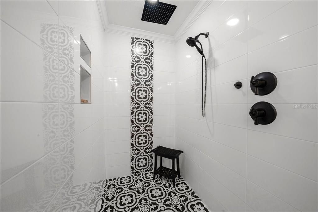 For Sale: $499,900 (3 beds, 2 baths, 2320 Square Feet)