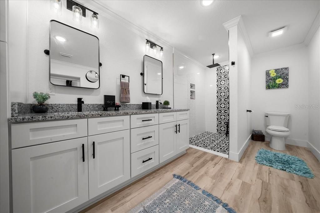 For Sale: $499,900 (3 beds, 2 baths, 2320 Square Feet)