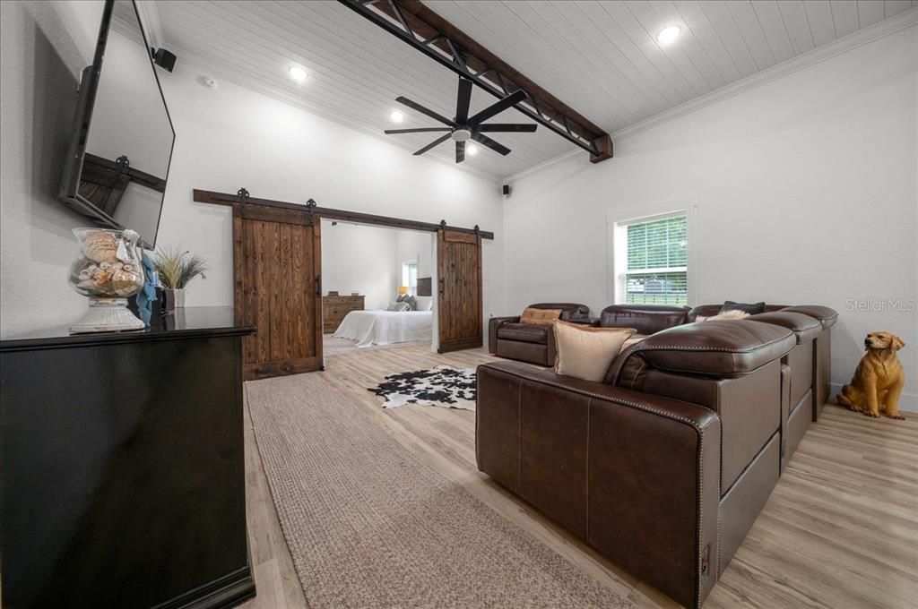 For Sale: $499,900 (3 beds, 2 baths, 2320 Square Feet)