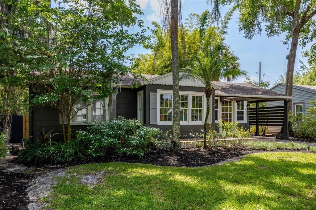 For Sale: $399,000 (2 beds, 1 baths, 880 Square Feet)