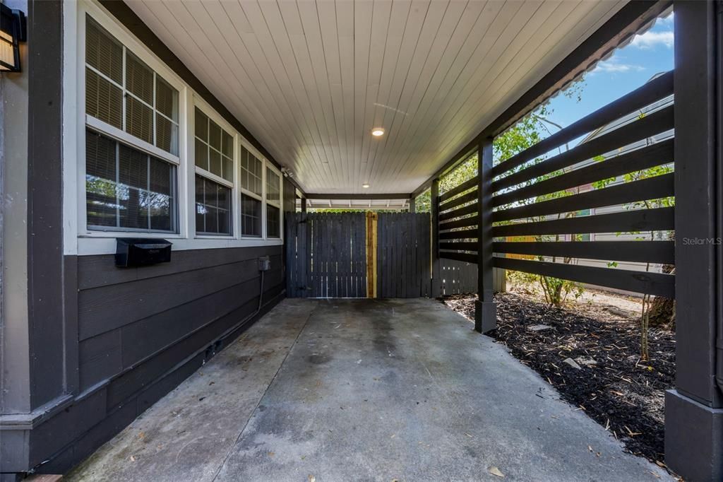 For Sale: $399,000 (2 beds, 1 baths, 880 Square Feet)