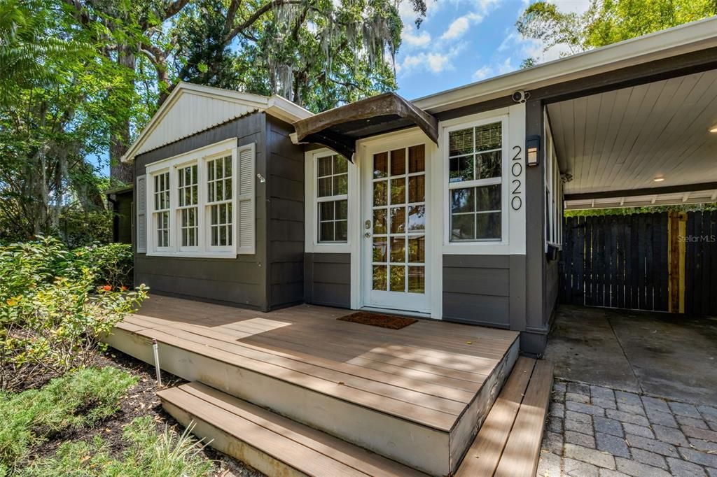For Sale: $399,000 (2 beds, 1 baths, 880 Square Feet)