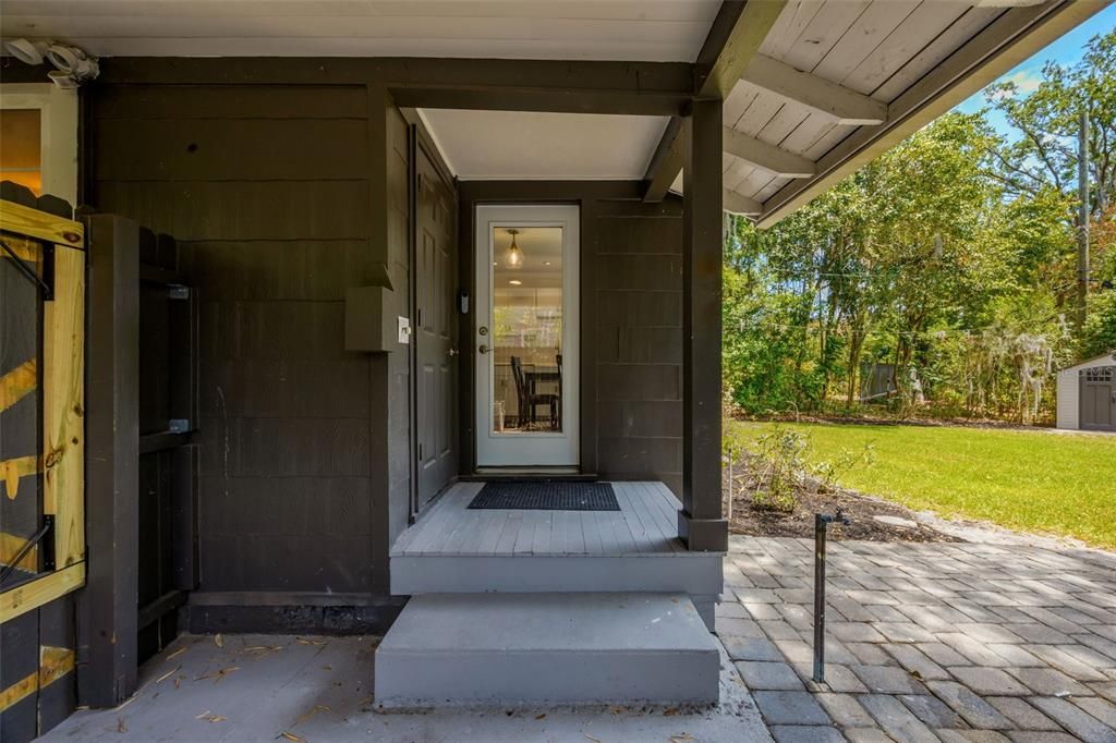 For Sale: $399,000 (2 beds, 1 baths, 880 Square Feet)