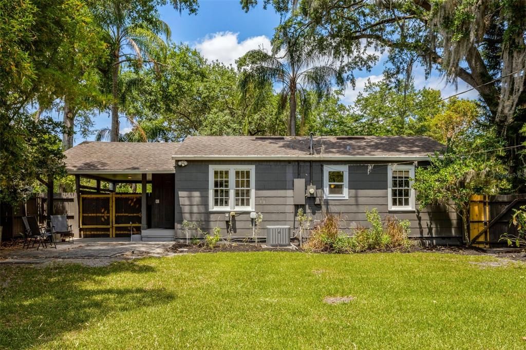 For Sale: $399,000 (2 beds, 1 baths, 880 Square Feet)