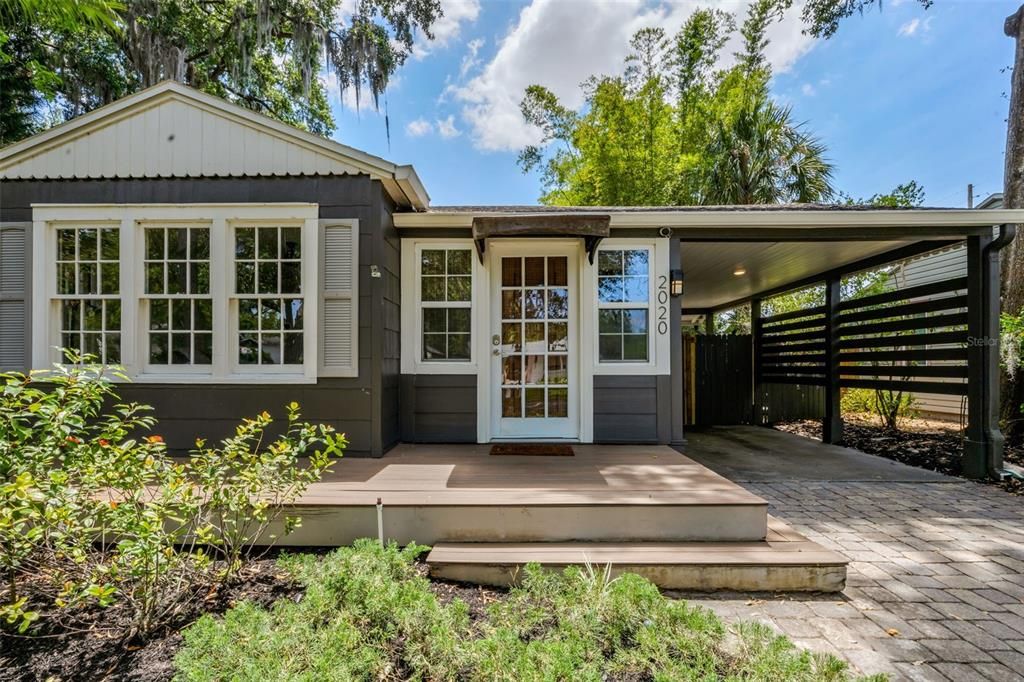 For Sale: $399,000 (2 beds, 1 baths, 880 Square Feet)