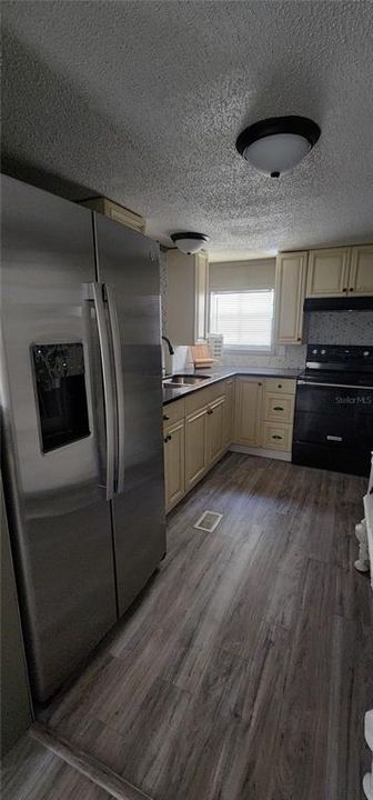 For Sale: $220,000 (3 beds, 2 baths, 1240 Square Feet)