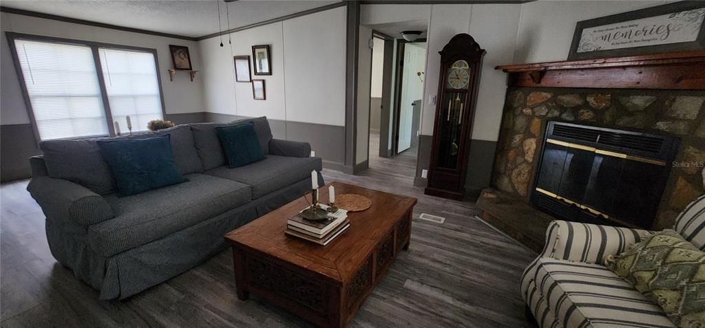 For Sale: $220,000 (3 beds, 2 baths, 1240 Square Feet)