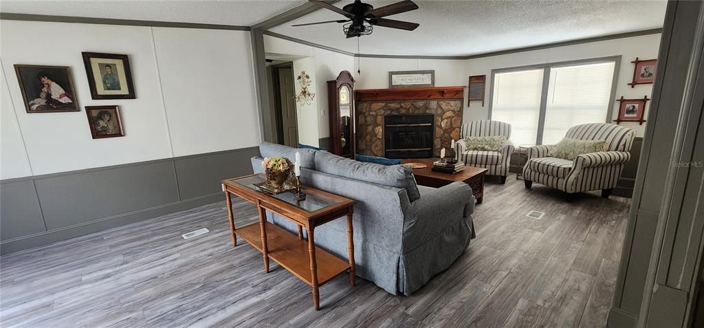 For Sale: $220,000 (3 beds, 2 baths, 1240 Square Feet)