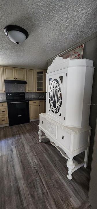 For Sale: $220,000 (3 beds, 2 baths, 1240 Square Feet)