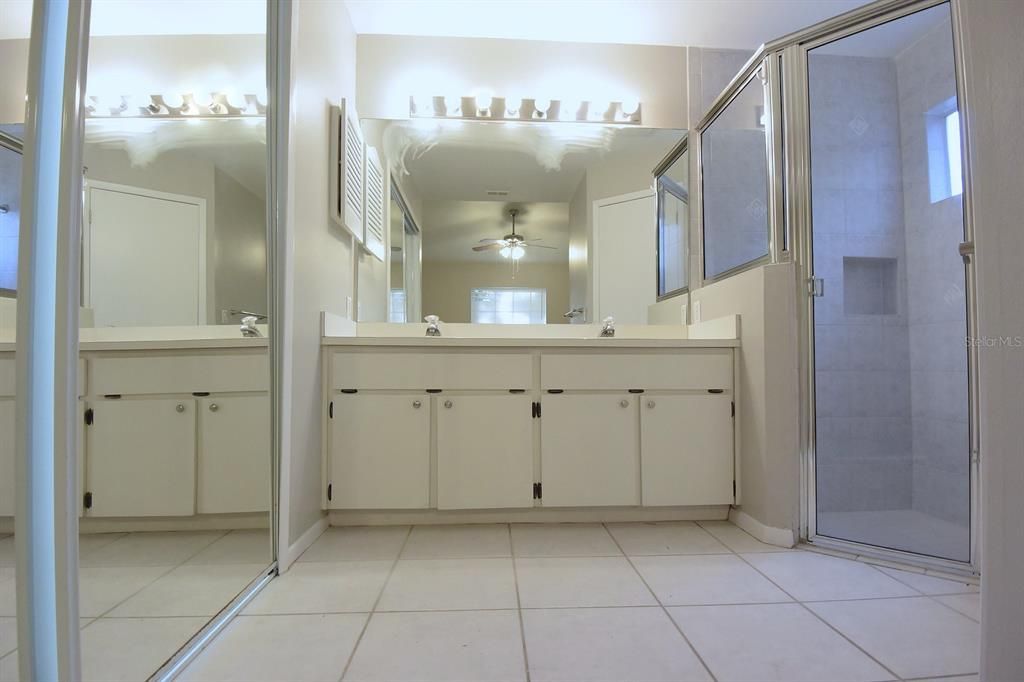 For Sale: $425,000 (3 beds, 2 baths, 1724 Square Feet)