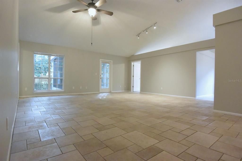 For Sale: $425,000 (3 beds, 2 baths, 1724 Square Feet)