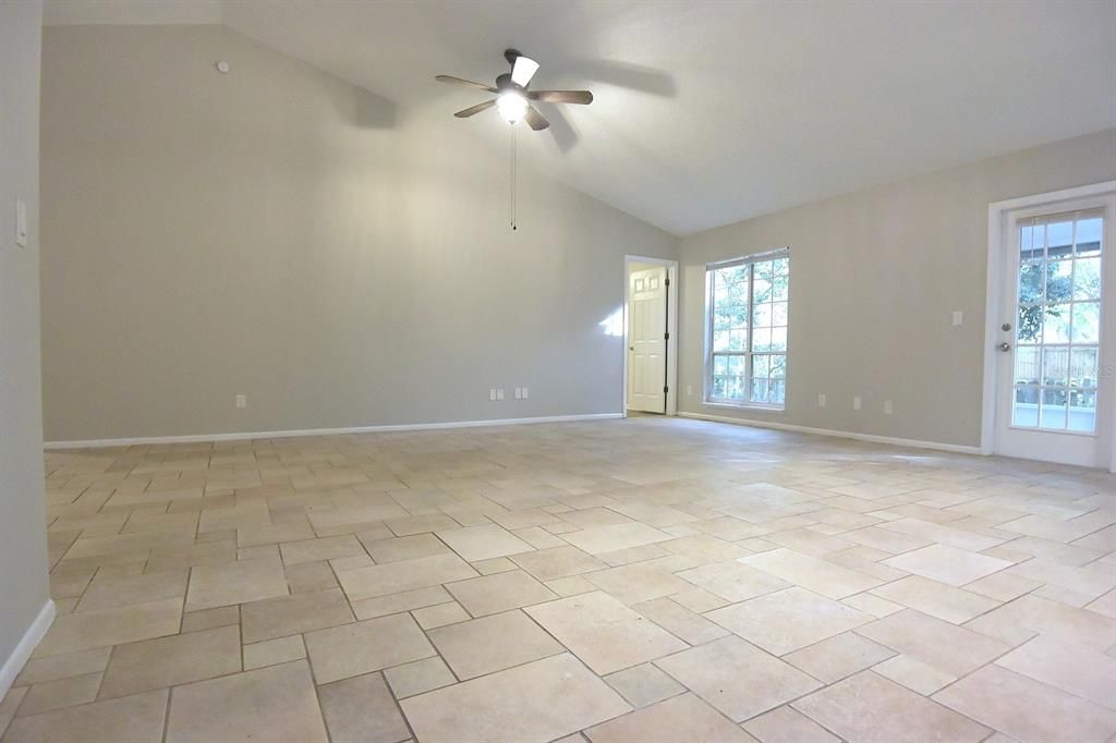 For Sale: $425,000 (3 beds, 2 baths, 1724 Square Feet)
