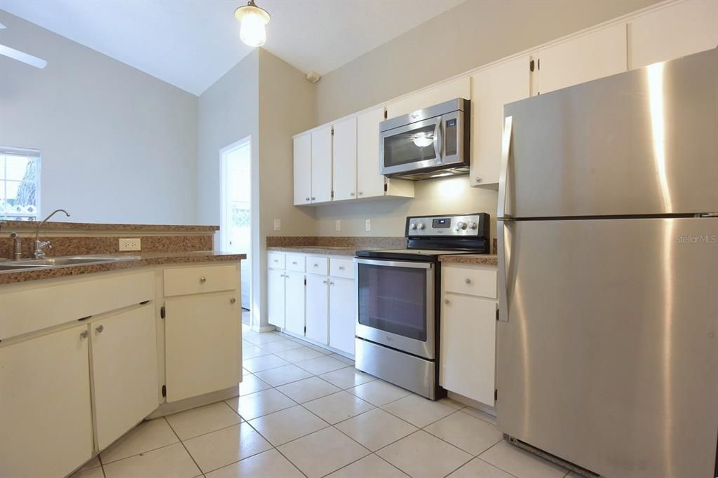 For Sale: $425,000 (3 beds, 2 baths, 1724 Square Feet)