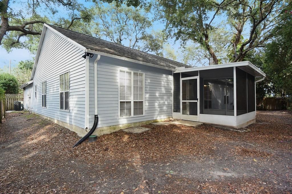 For Sale: $425,000 (3 beds, 2 baths, 1724 Square Feet)