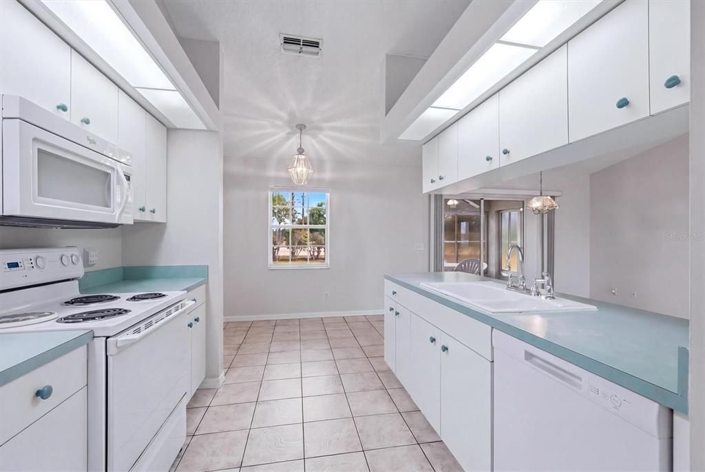 For Sale: $355,000 (3 beds, 2 baths, 1321 Square Feet)
