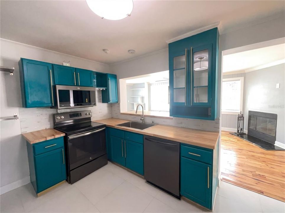 En Venta: $368,000 (3 camas, 2 baños, 1528 Pies cuadrados)