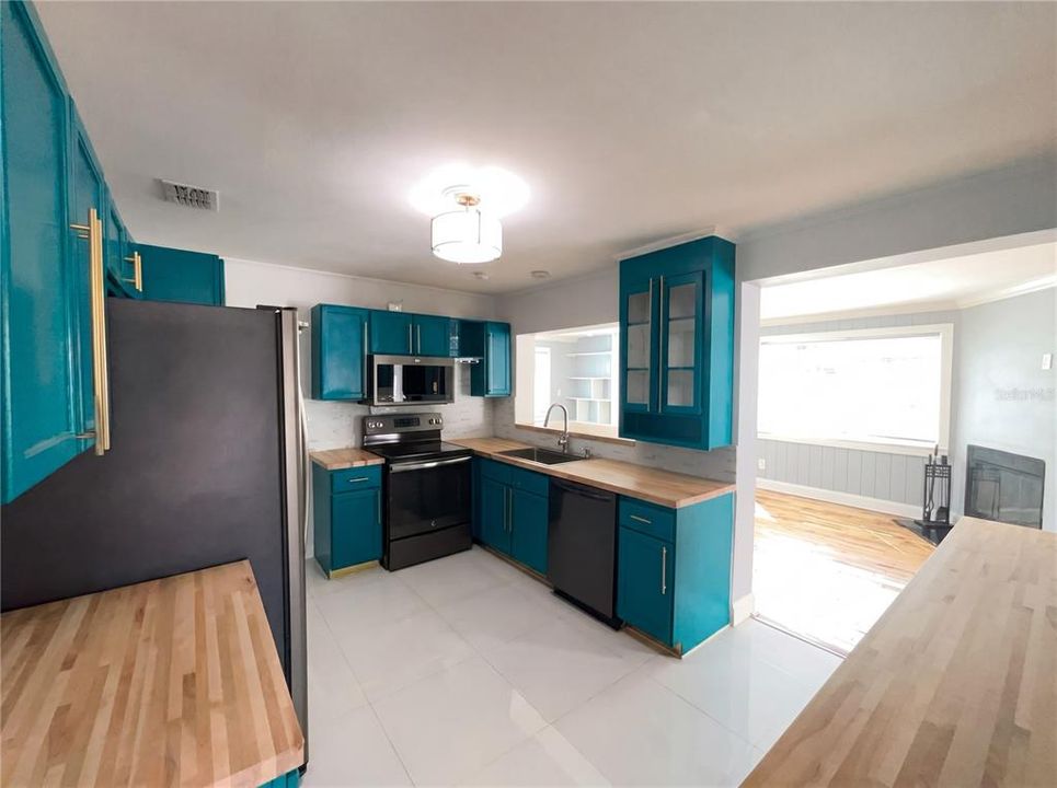 En Venta: $368,000 (3 camas, 2 baños, 1528 Pies cuadrados)