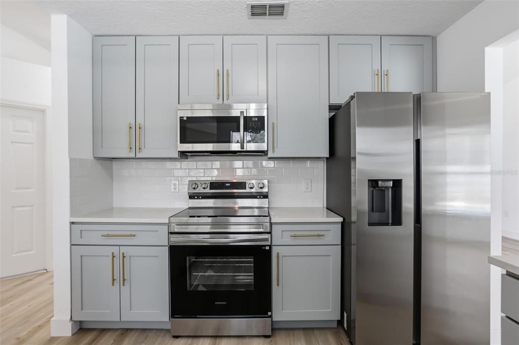 For Sale: $355,900 (3 beds, 2 baths, 1758 Square Feet)